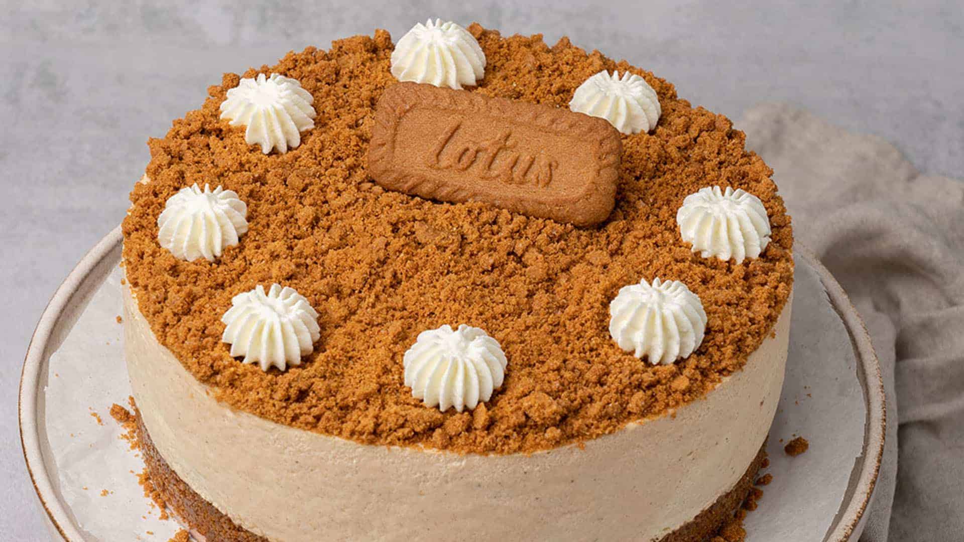 This image has an empty alt attribute; its file name is Biscoff-cheesecake-01610-1.jpg