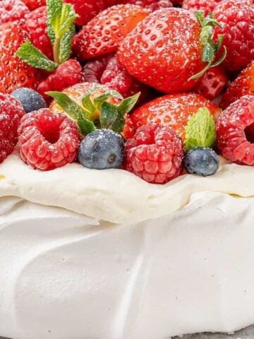 pavlova cake with fresh berries on top