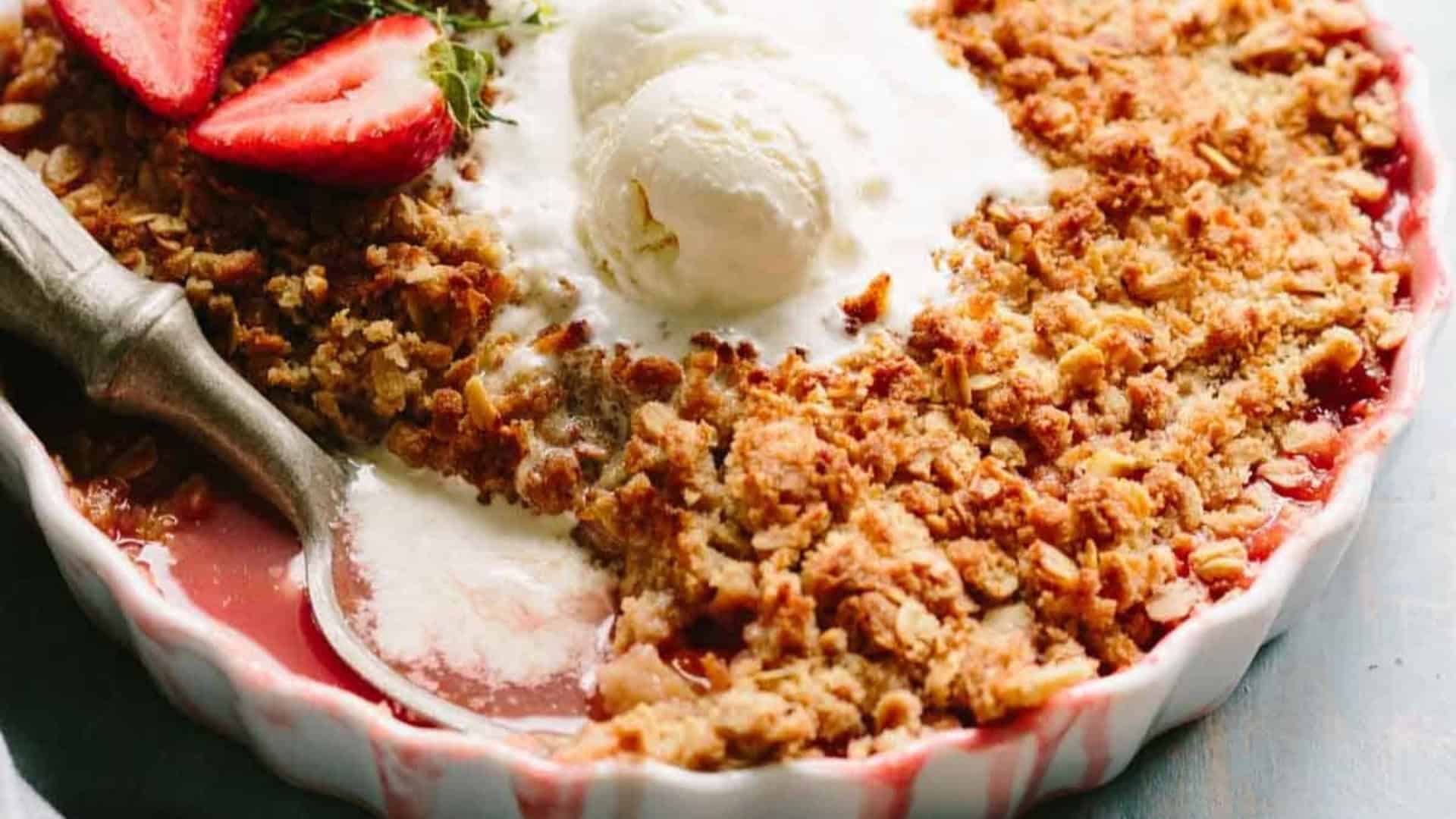 strawberry rhubarb crisp with vanilla ice cream