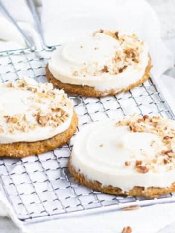carrot cake cookies with frosting