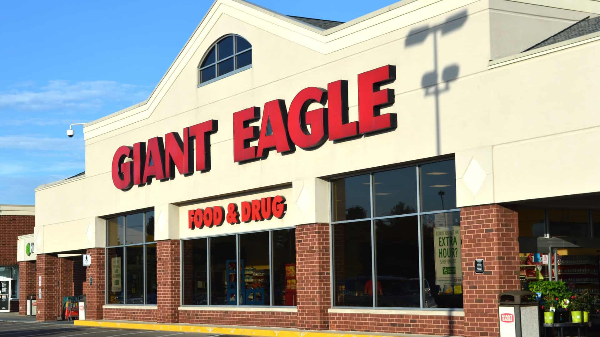 Giant Eagle grocery store storefront