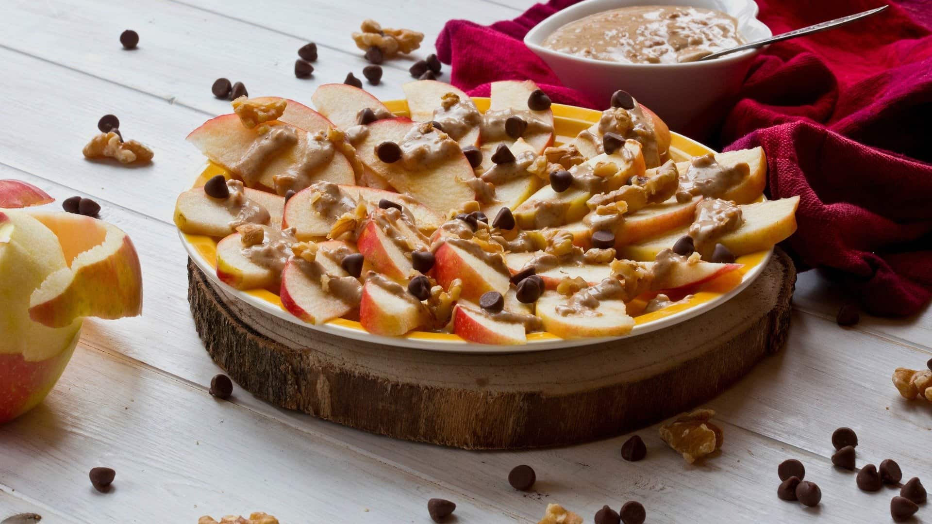 apple nachos with peanut butter and chocolate chips