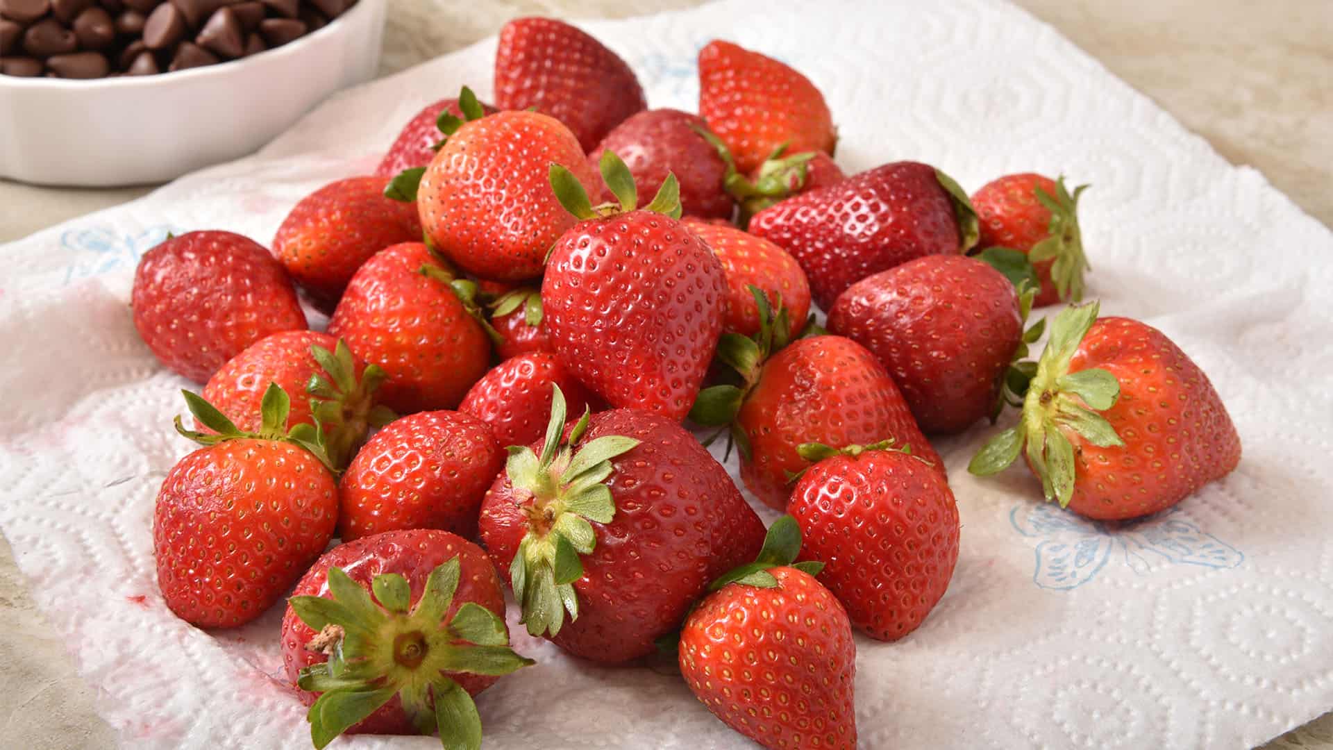 strawberries on paper towel.