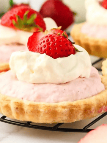mini strawberry tart with fresh berries and