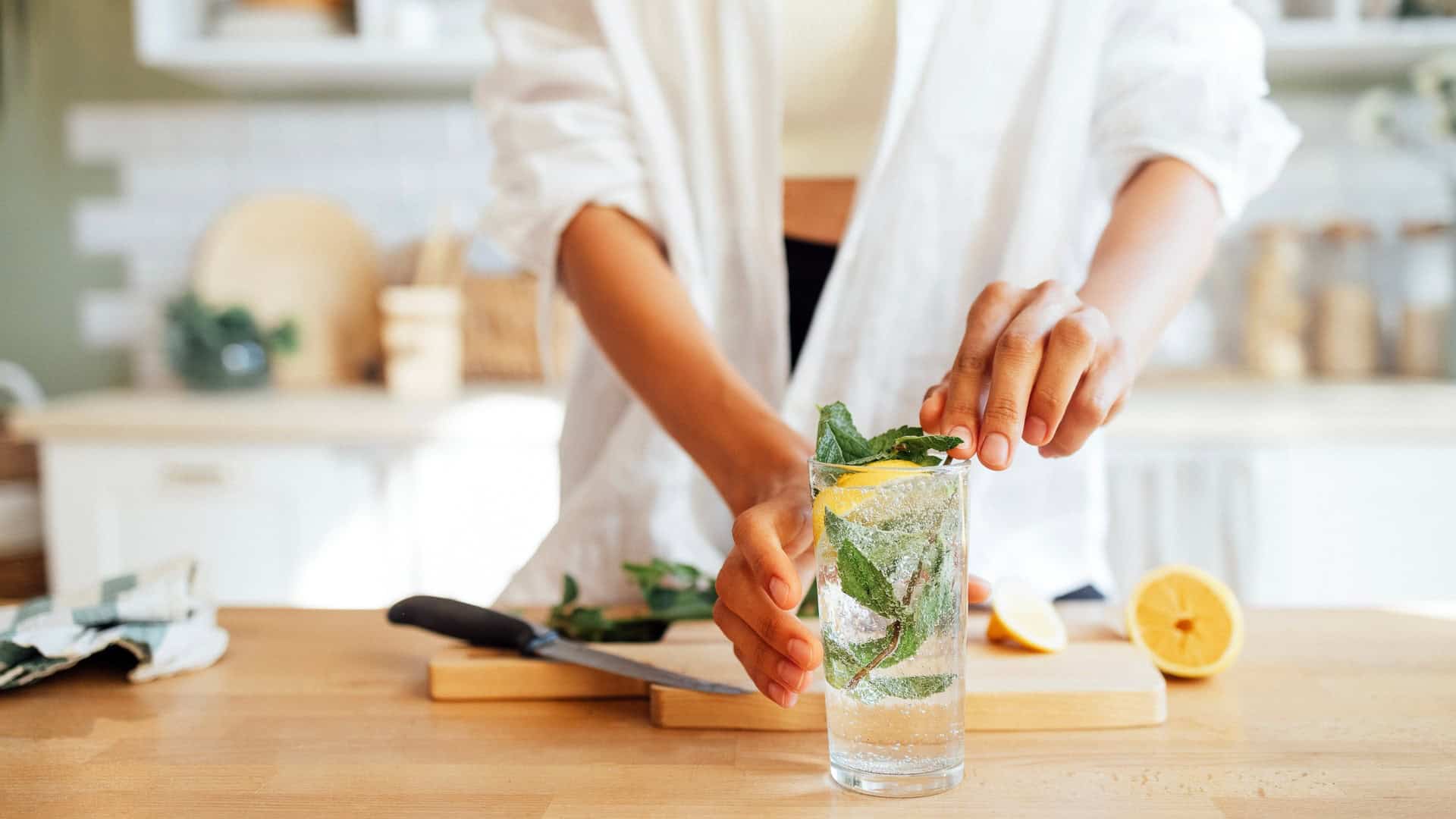 Making water with lemon slices and Herbs