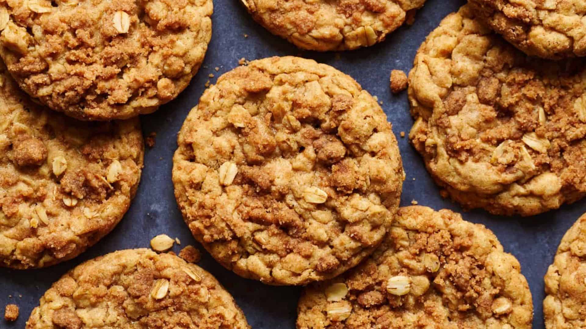 Cinnamon Oatmeal Cookies with Streusel.