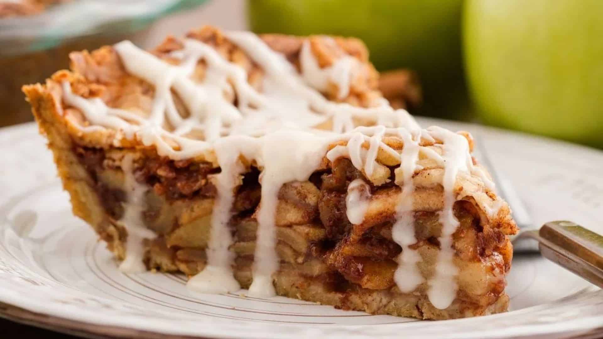 Cinnamon Roll Apple Pie.