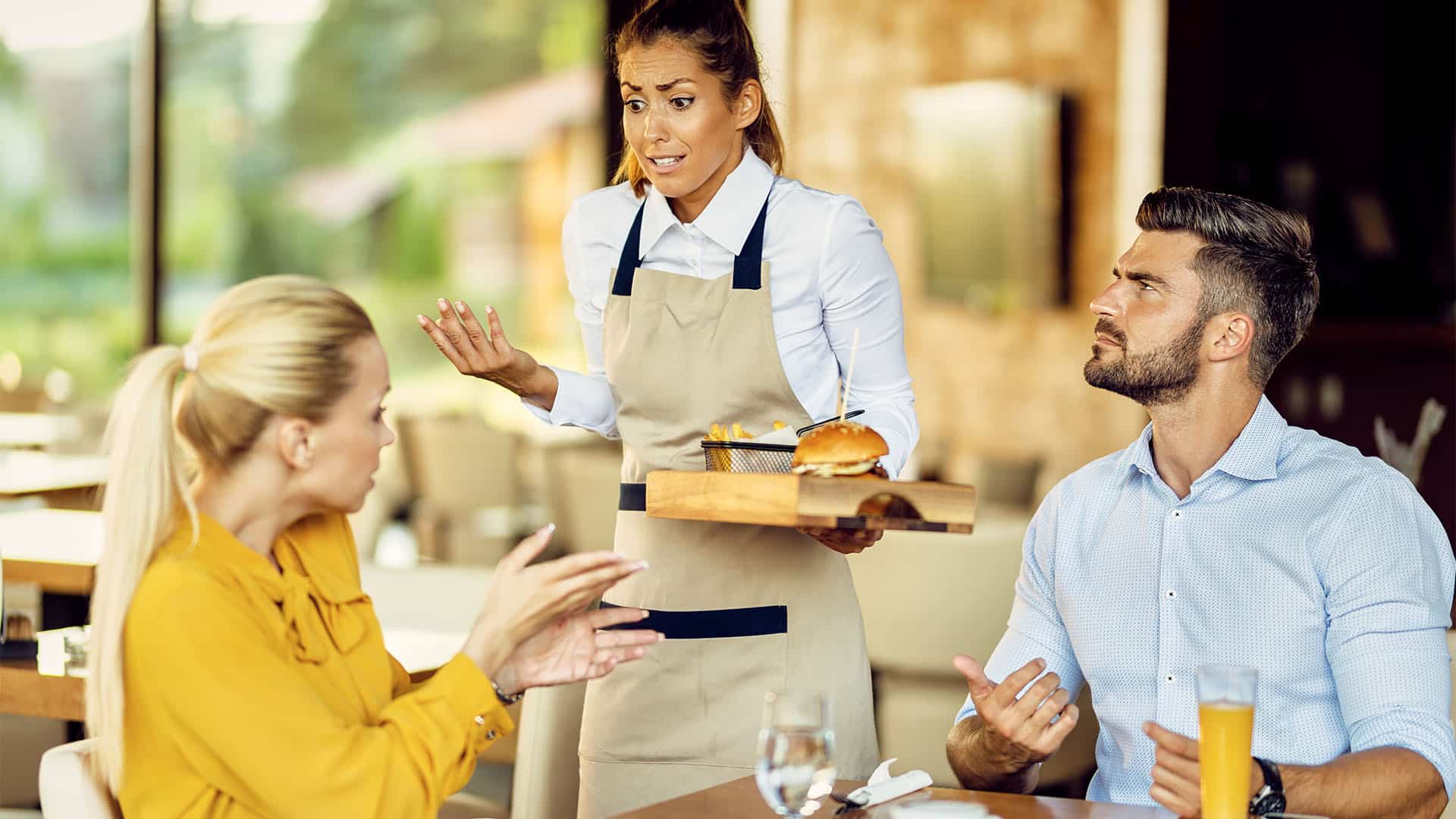 couple complain in restaurant.