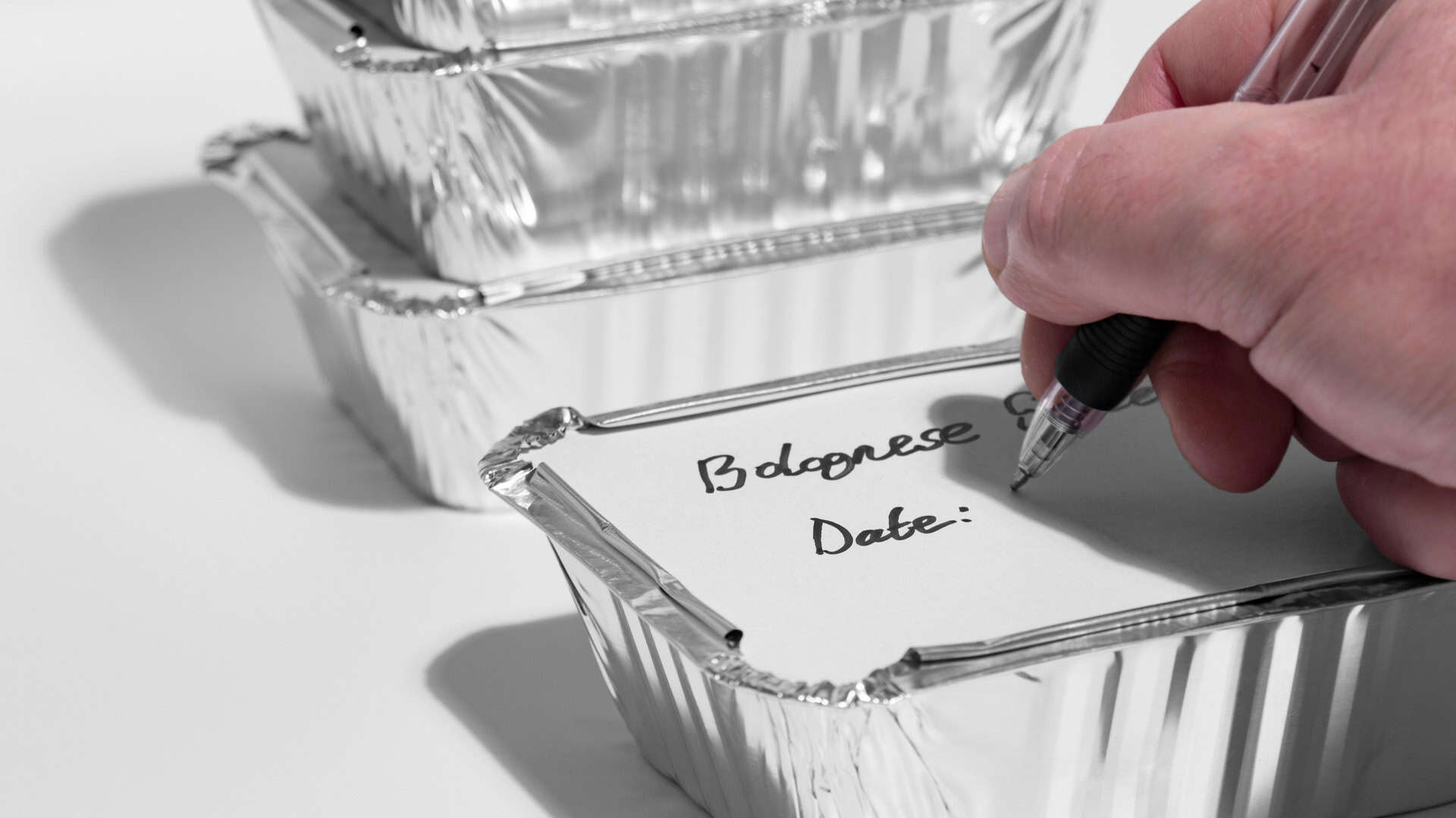 labeling food containers for storage