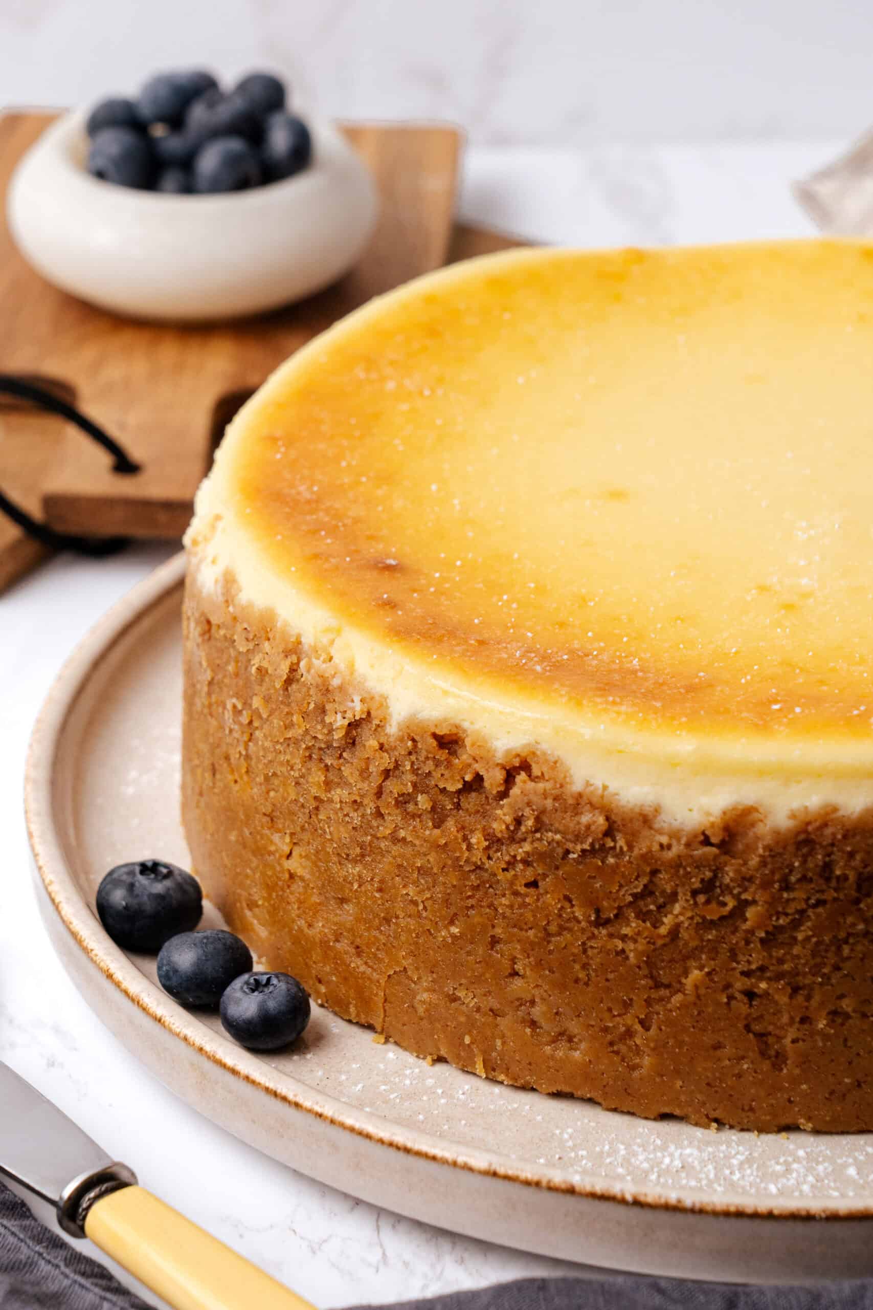 New York cheesecake on a cake stand.