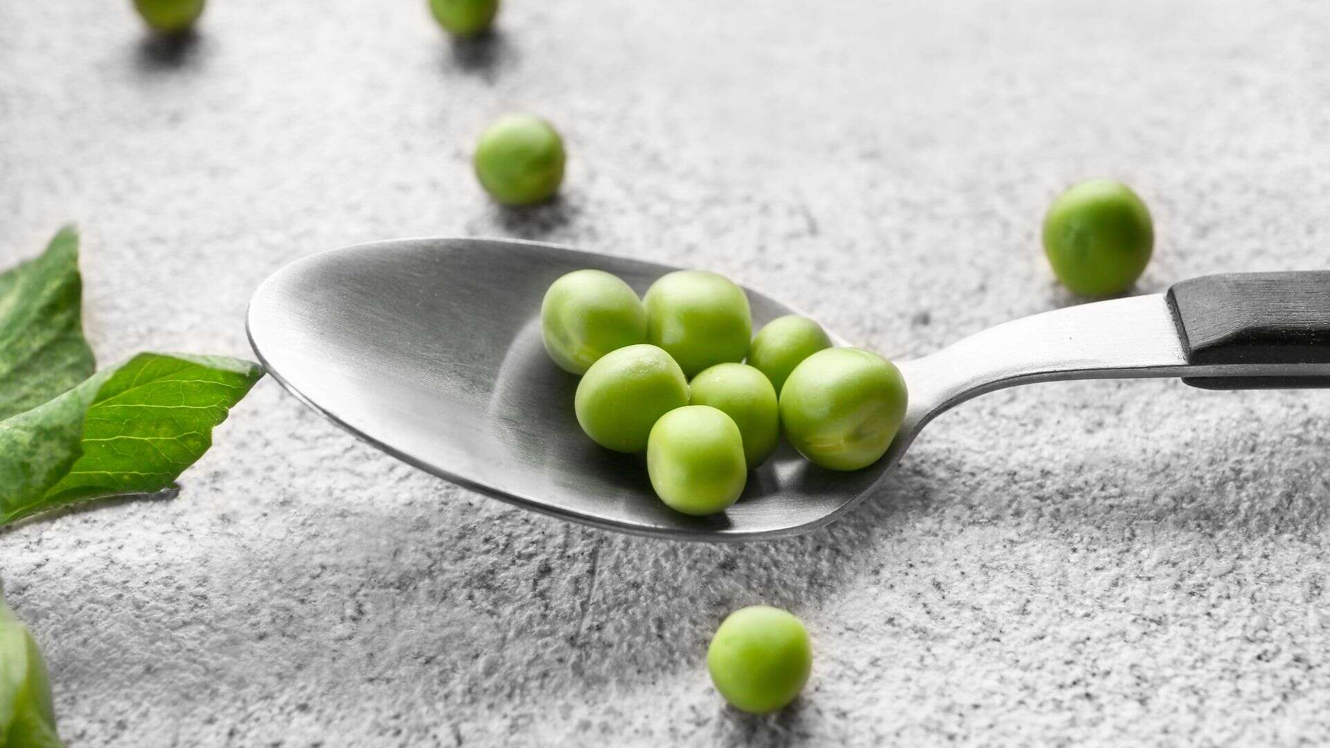 eating peas with spoon