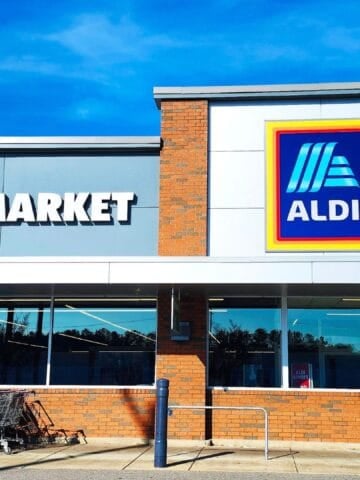 aldi grocery store storefront