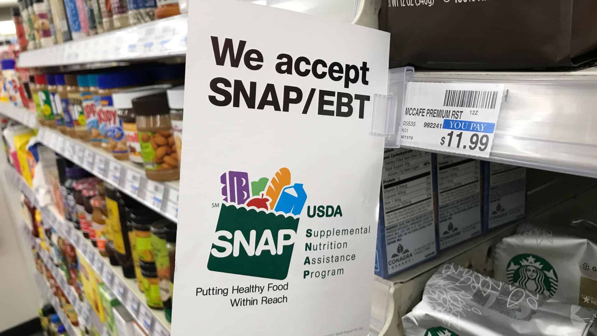 retail store displaying their participation in the SNAP program