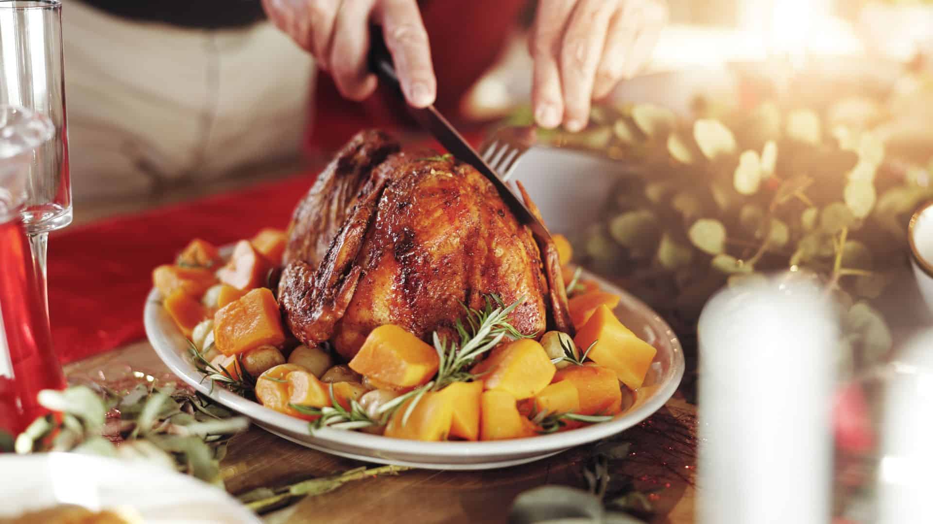 cutting thanksgiving turkey