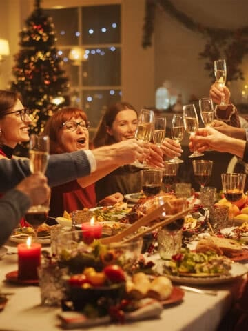 Christmas dinner family.