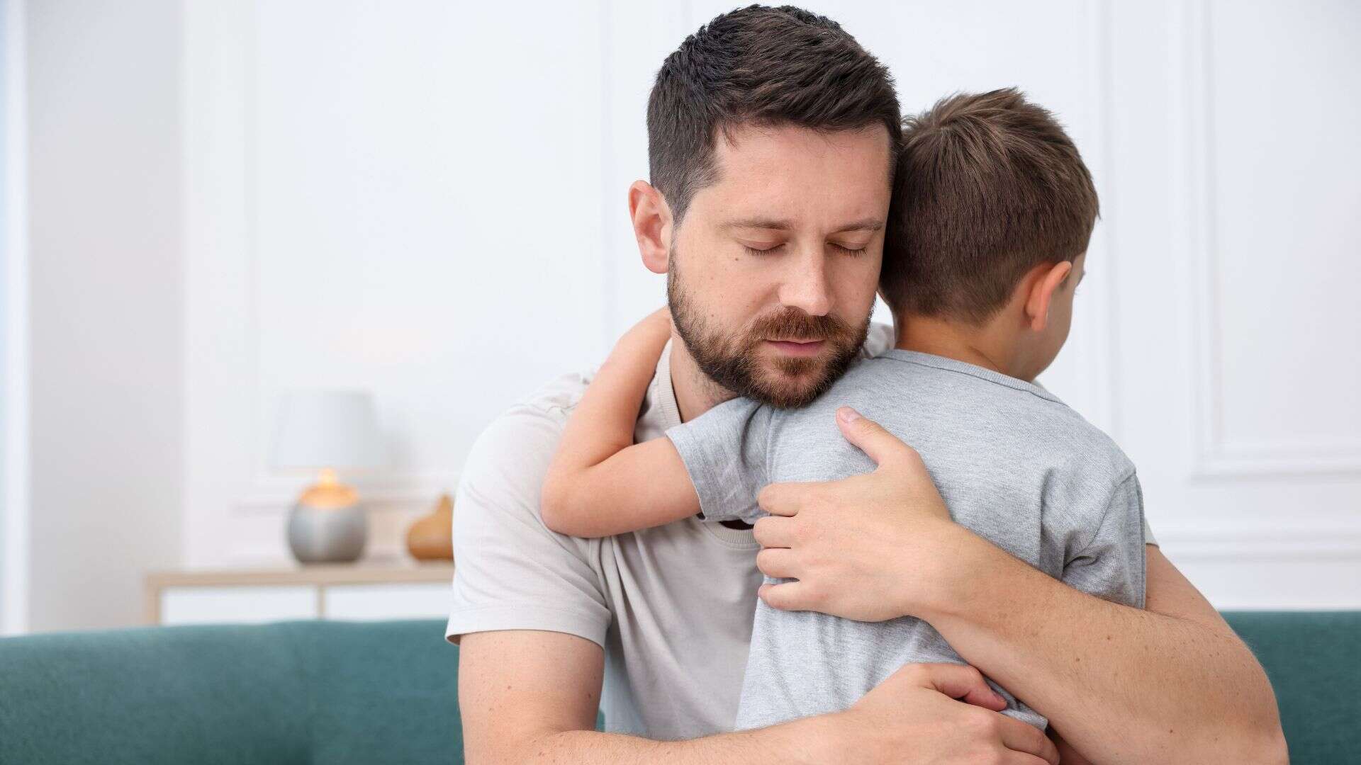 kid hugging dad