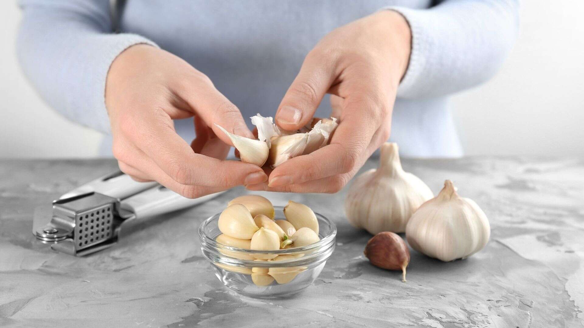 peeling garlic