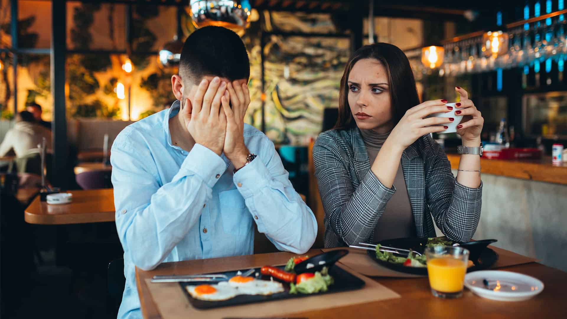 A couple argues in a restaurant.