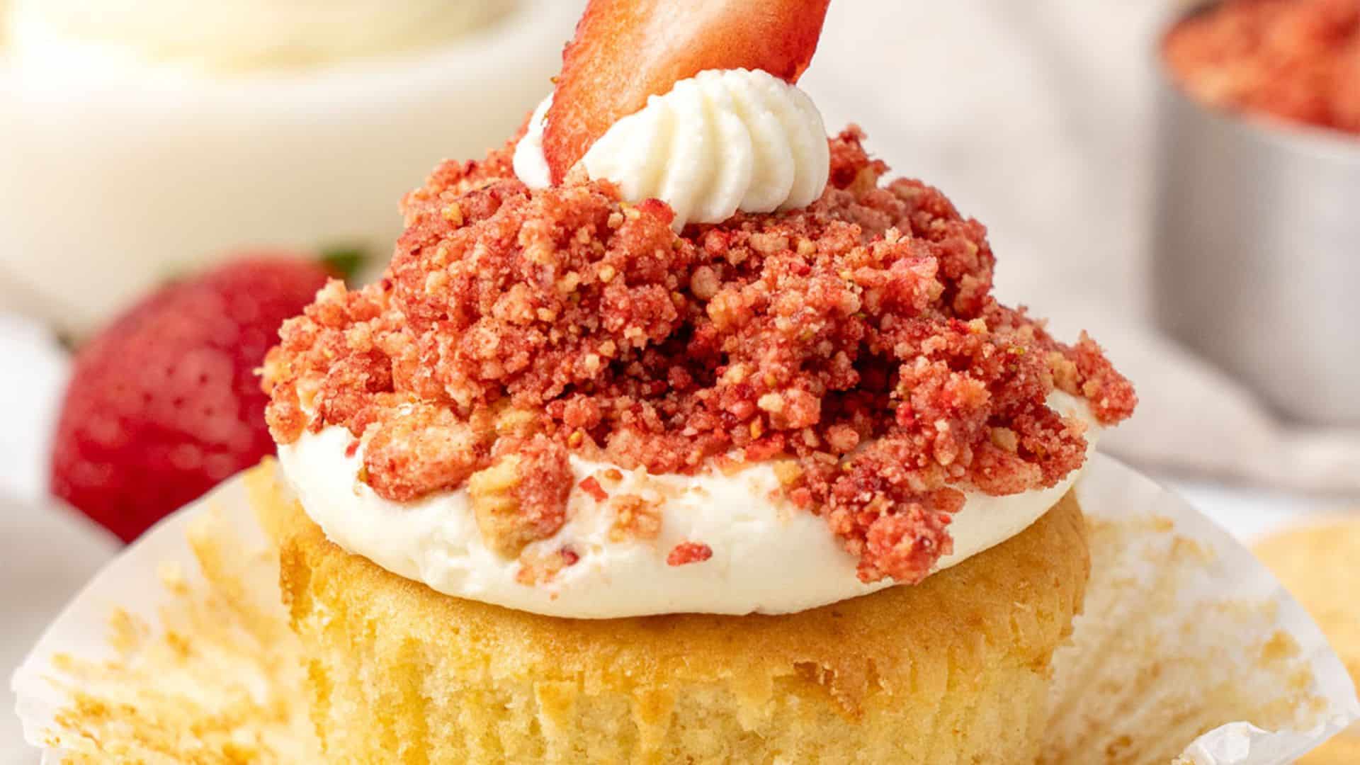 Strawberry crunch cupcakes