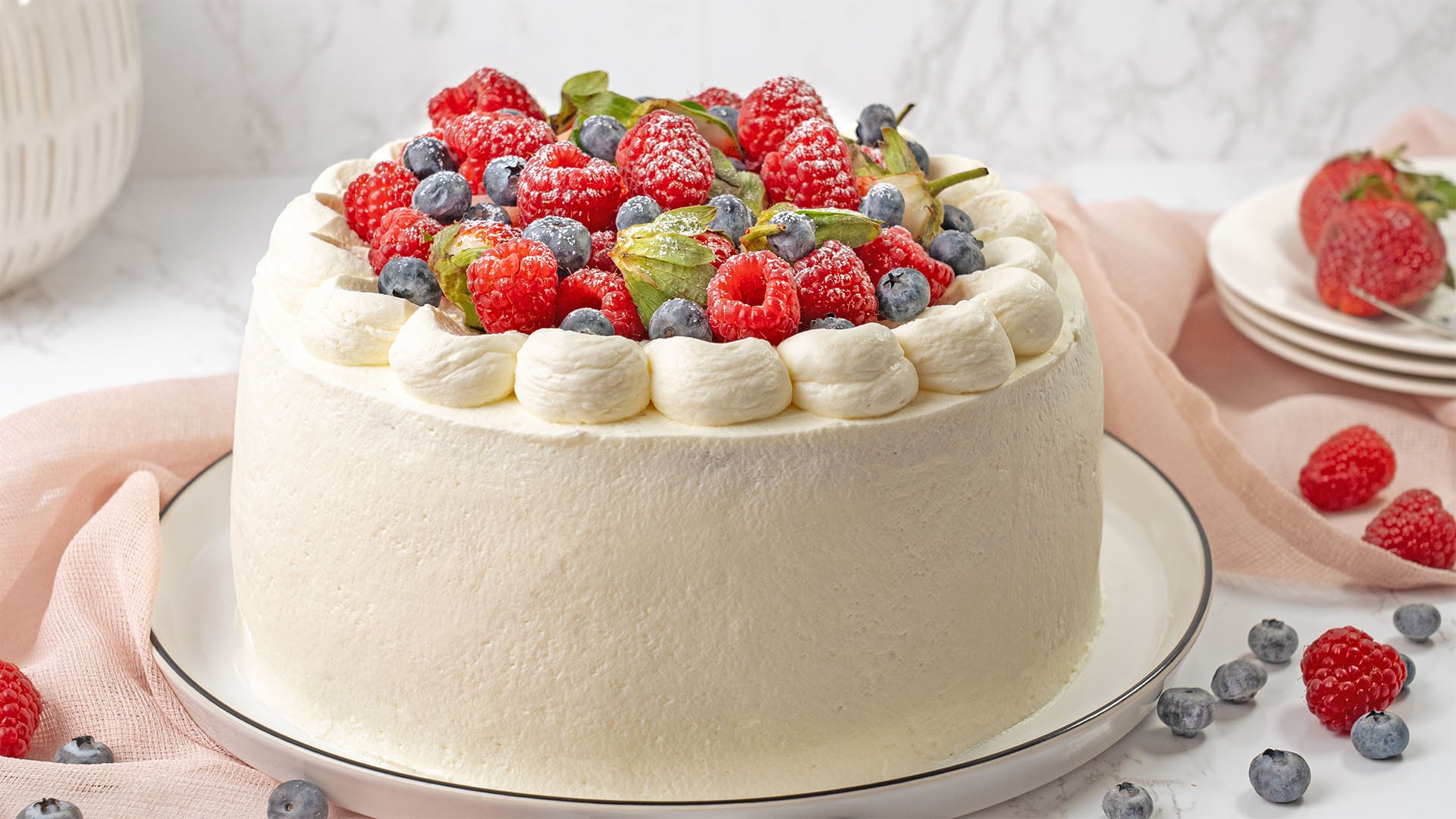 Berry chantilly cake