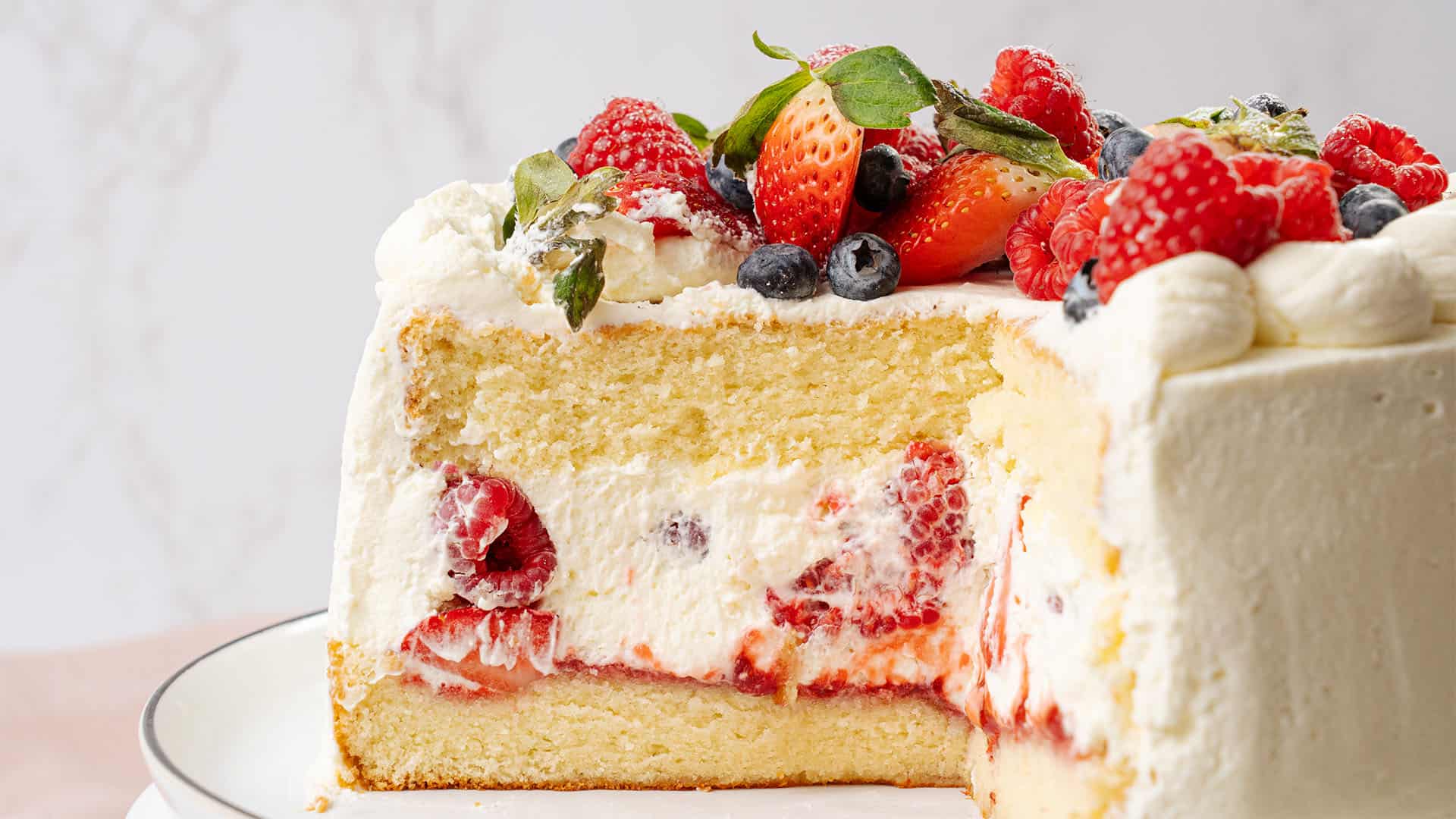 Berry chantilly cake