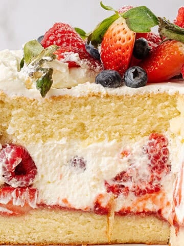 Berry chantilly cake