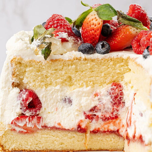 Berry chantilly cake