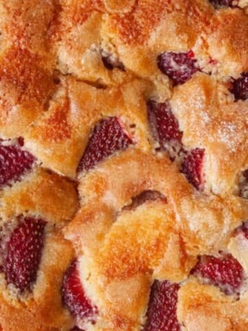 Easy Strawberry Cake.