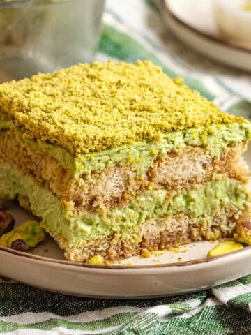 A slice of Pistachio tiramisu on a plate.